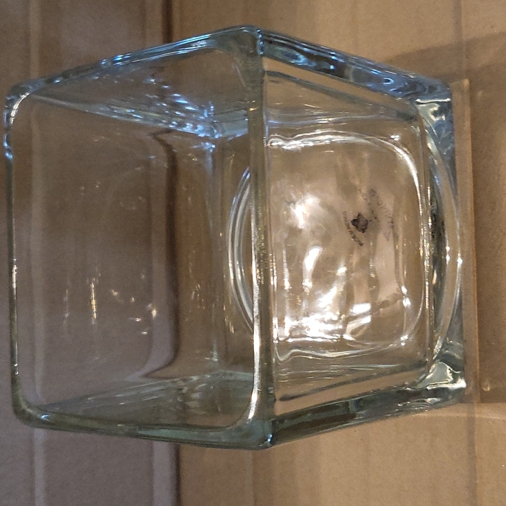 Syndicate crystal vase